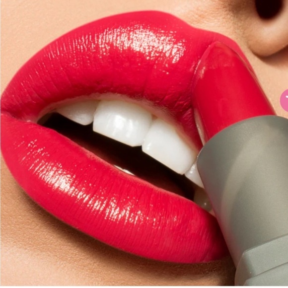 KAB Cosmetics Lip Kit In Cherry Pie - Picture 4 of 12